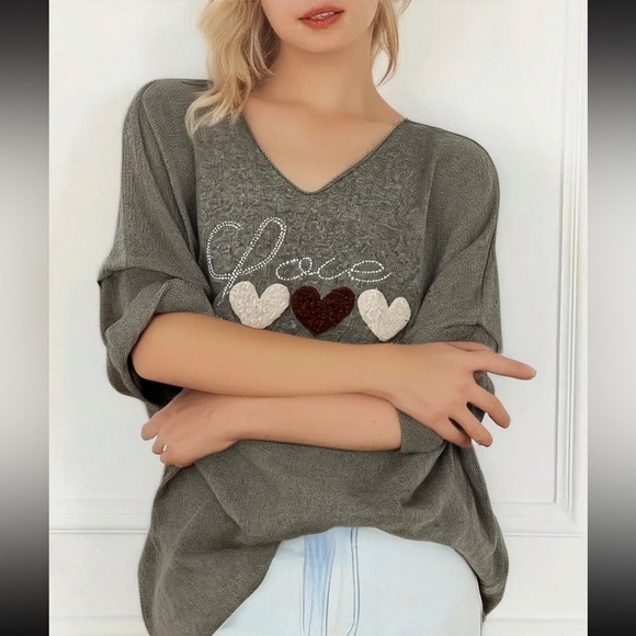 MADE IN ITALY Gray V-Neck Sweater with Heart Design - Picture 1 of 1